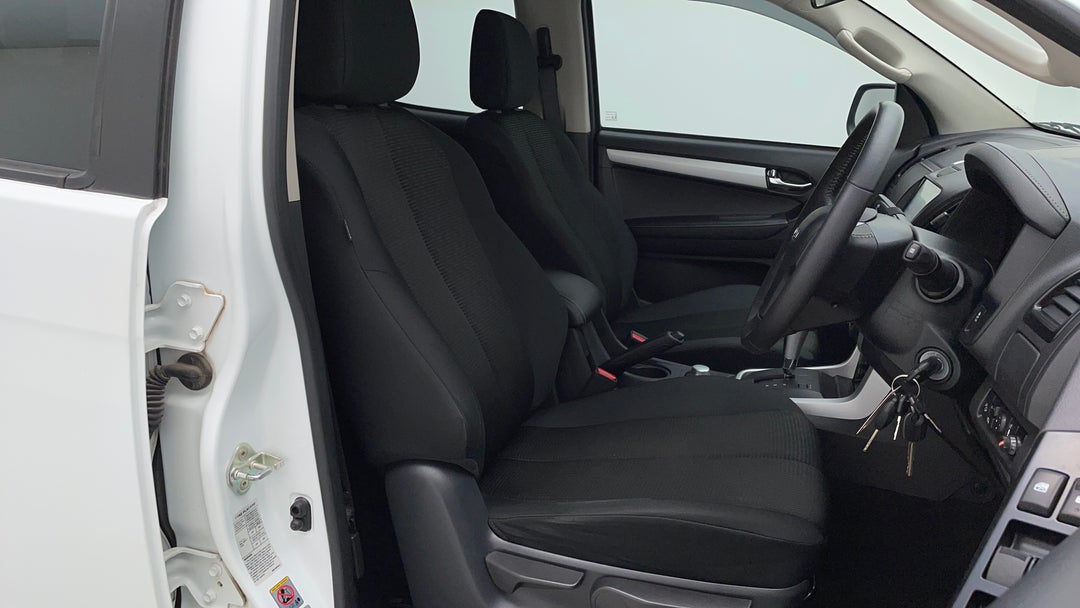 2019 Isuzu D-MAX Ls-u (4x4), Automatic, 26645 km, Right Side Front Door Cabin View