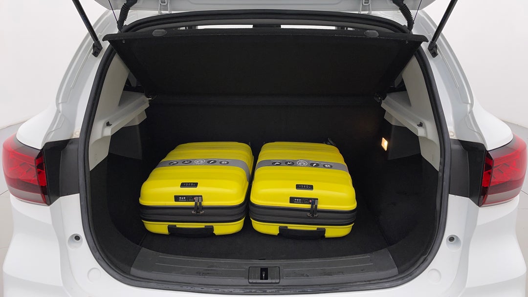 2020 MG Zst Excite, Automatic, 67843 km, Boot Inside View with Luggage