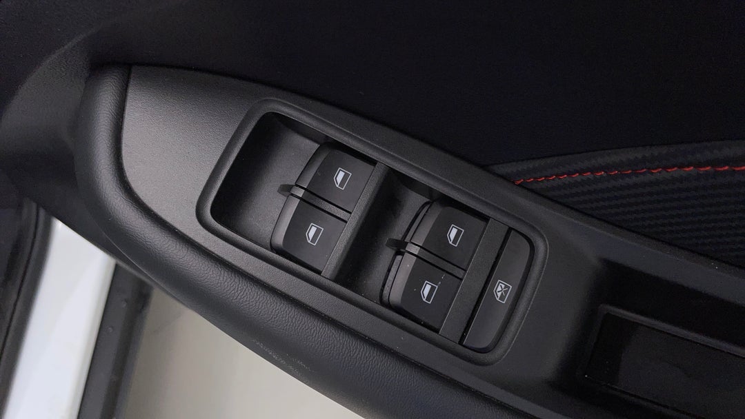 2020 MG Zst Excite, Automatic, 67843 km, Drivers Side Door Panel Controls