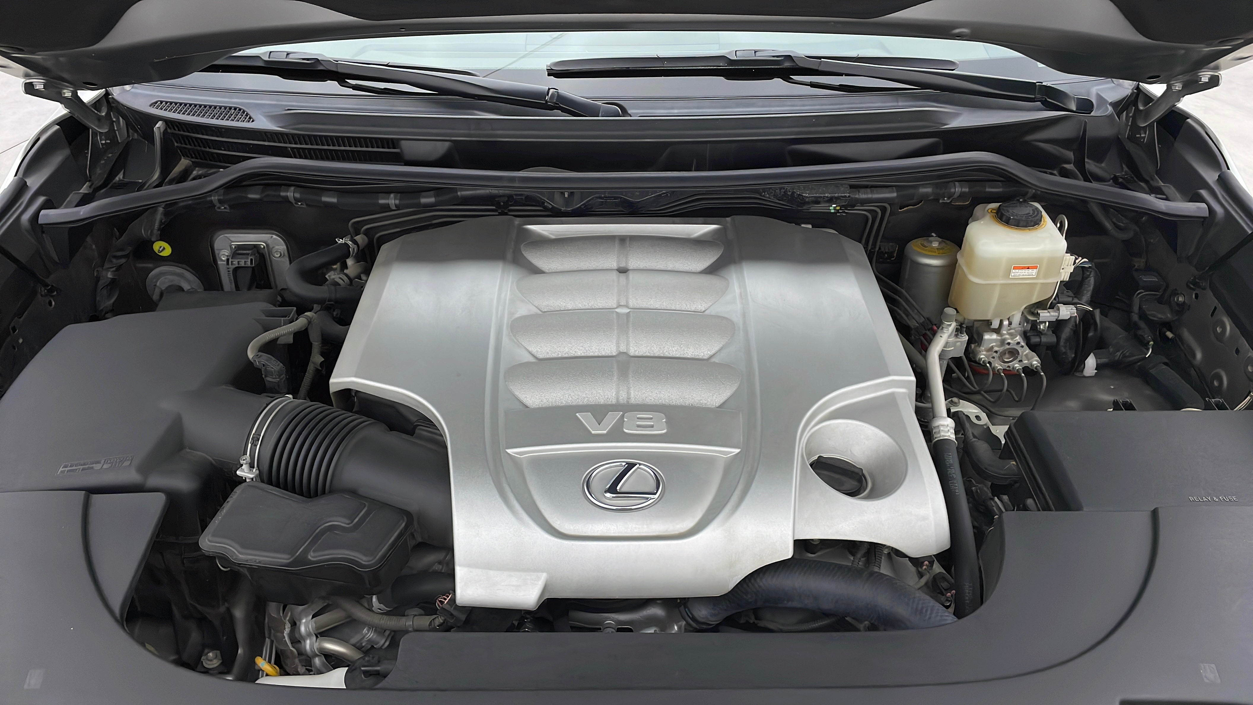 Lexus LX 570-Engine Bonet View