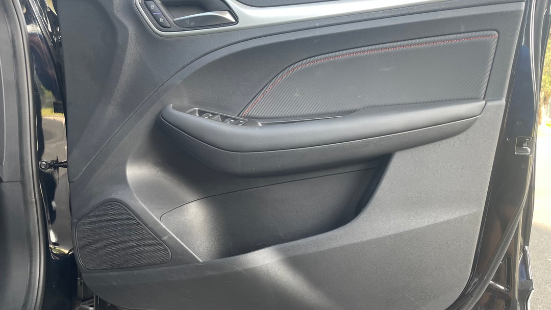 2023 MG Zst Core, Automatic, 13482 km, Speaker View