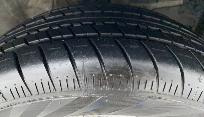 2016 Honda Jazz 1.2 V MT, Petrol, Manual, 42,823 km, Right Front Tyre Tread