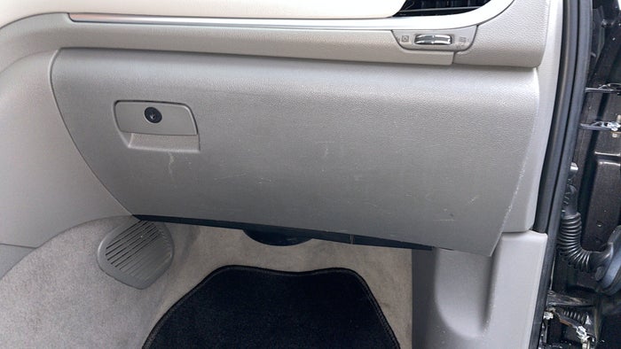 CHEVROLET TRAVERSE-Dashboard Glove box Scratch