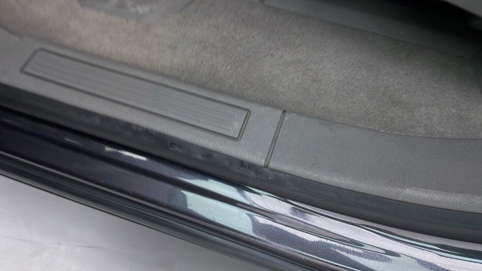 CHEVROLET TRAVERSE-Door Exterior LHS Rear Door Beading Missing/Broken