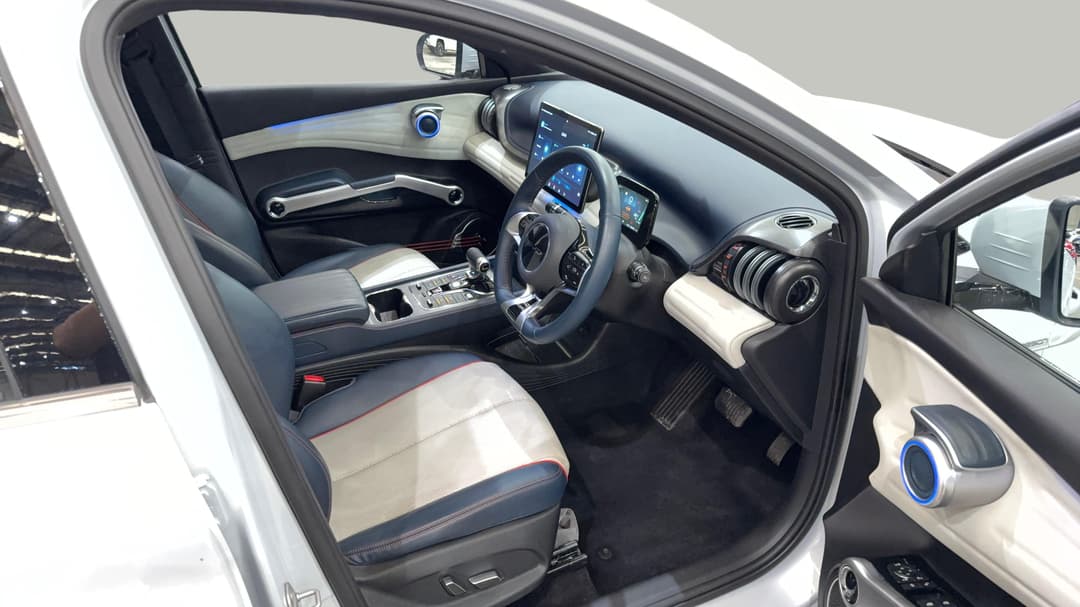 2023 Byd Atto 3 Extended Range, Automatic, 32226 km, Right Side Front Door Cabin View