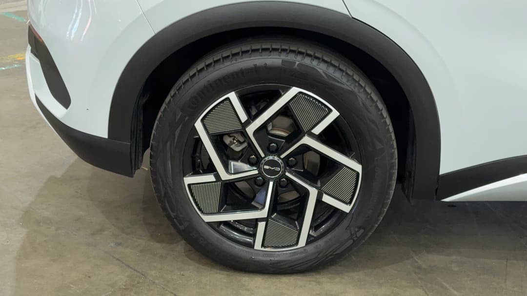 2023 Byd Atto 3 Extended Range, Automatic, 32226 km, Right Rear Wheel