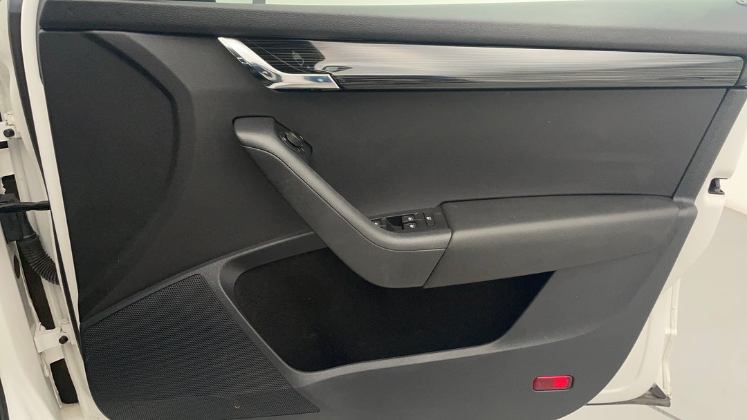 2019 SKODA Octavia 110 Tsi, Automatic, 46882 km, Speaker View