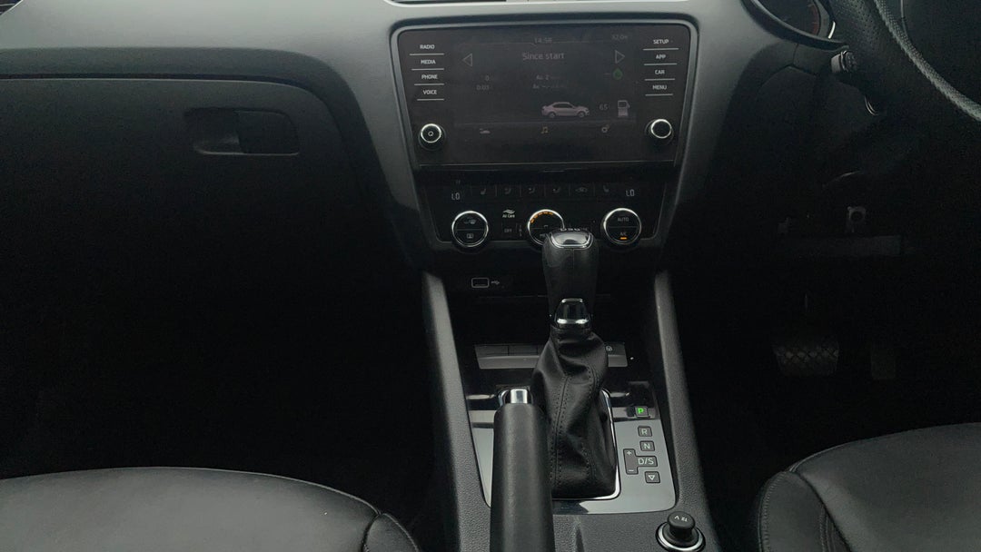 2019 SKODA Octavia 110 Tsi, Automatic, 46882 km, Center Console