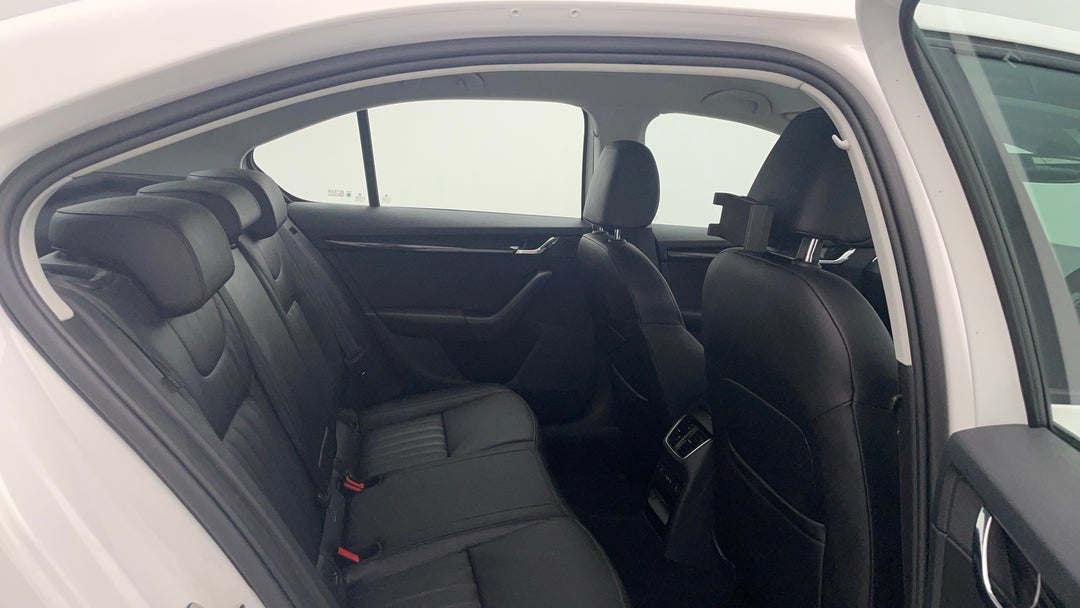 2019 SKODA Octavia 110 Tsi, Automatic, 46882 km, Right Side Rear Door Cabin View