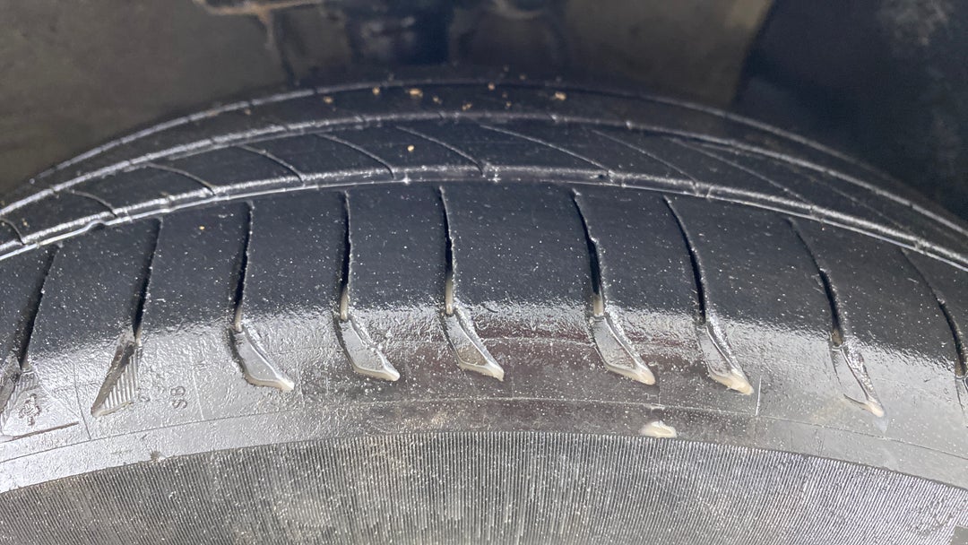 Right Front Tyre Tread