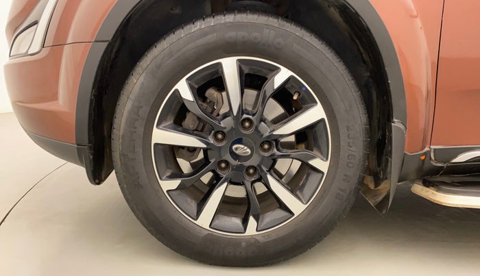 2018 Mahindra XUV500 W11 (O) AT, Diesel, Automatic, 52,554 km, Left Front Wheel