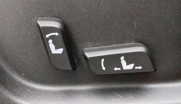 2018 Mahindra XUV500 W11 (O) AT, Diesel, Automatic, 52,554 km, Driver Side Adjustment Panel