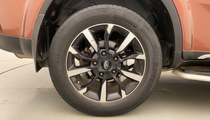 2018 Mahindra XUV500 W11 (O) AT, Diesel, Automatic, 52,554 km, Right Rear Wheel