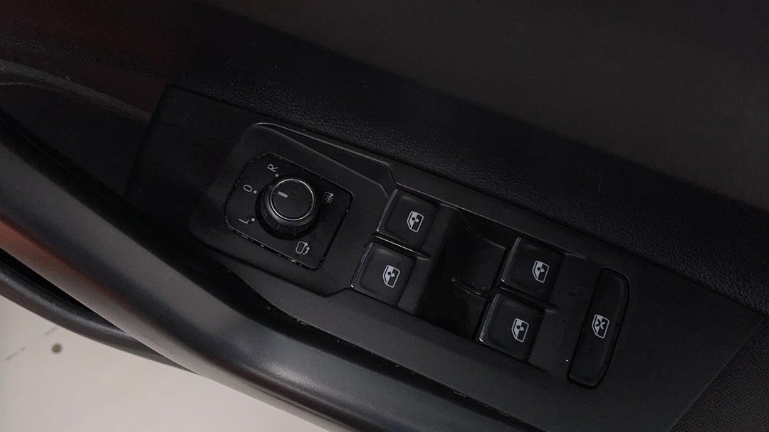2017 Volkswagen Polo 66 Tsi Trendline, Automatic, 59213 km, Drivers Side Door Panel Controls