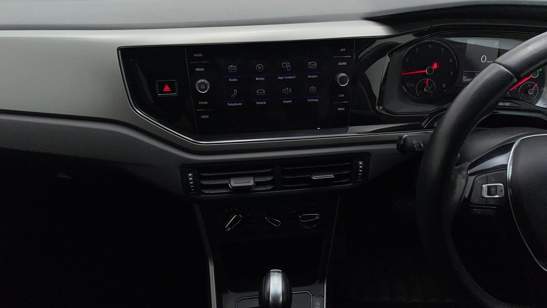 2017 Volkswagen Polo 66 Tsi Trendline, Automatic, 59213 km, Center Console