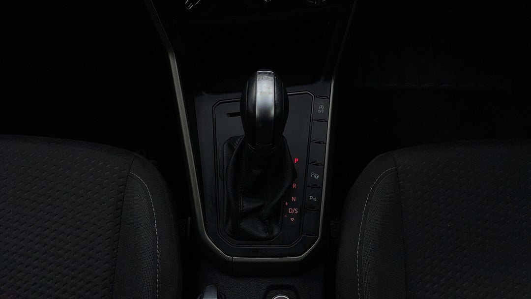 2017 Volkswagen Polo 66 Tsi Trendline, Automatic, 59213 km, Gear Lever 