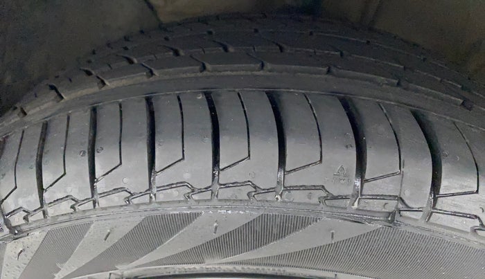 2020 Hyundai NEW I20 ASTA (O) 1.2 MT, Petrol, Manual, 20,638 km, Left Front Tyre Tread