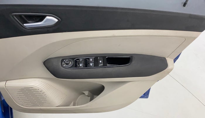 2020 Renault TRIBER RXZ, Petrol, Manual, 33,465 km, Driver Side Door Panels Control