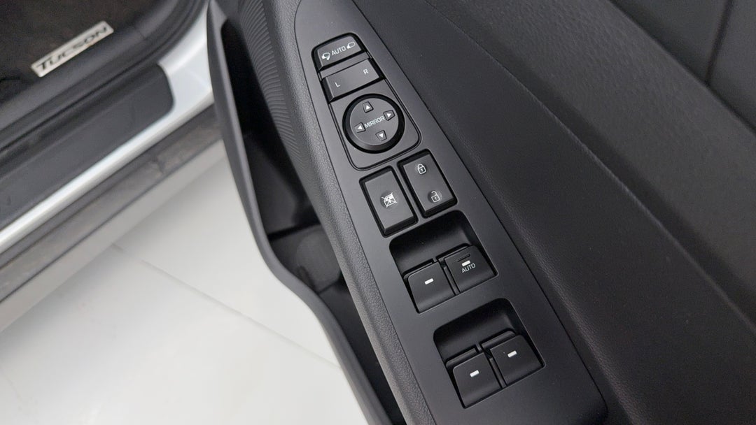 2017 Hyundai Tucson Active X (FWD), Automatic, 144231 km, Drivers Side Door Panel Controls