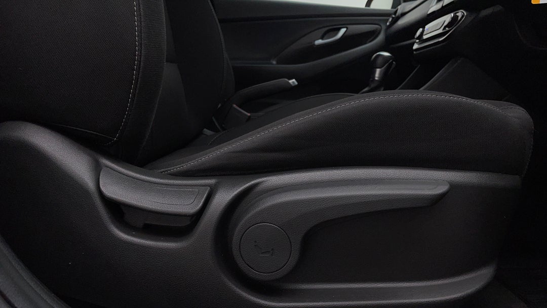 2020 Hyundai i30 i30, Automatic, 67281 km, Drivers Side Adjustment Panel