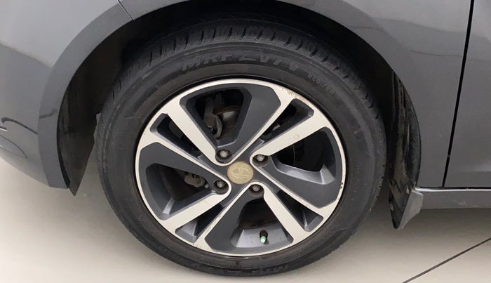 2020 Tata ALTROZ XZ PETROL, Petrol, Manual, 40,422 km, Left front tyre - Minor crack