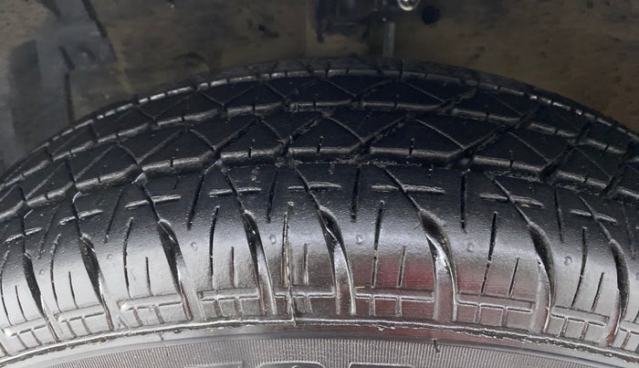 2015 Maruti Swift VXI D, Petrol, Manual, 71,525 km, Left Front Tyre Tread