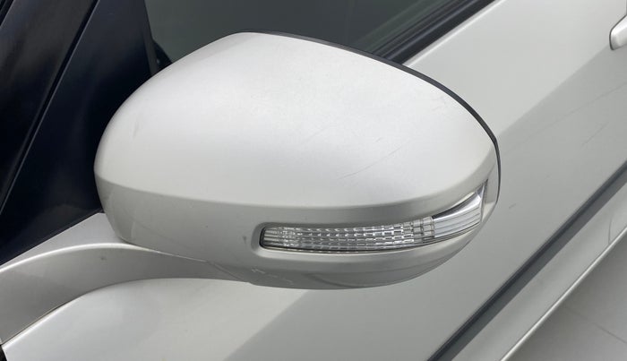 2015 Maruti Swift VXI D, Petrol, Manual, 71,525 km, Left rear-view mirror - Minor folding noise