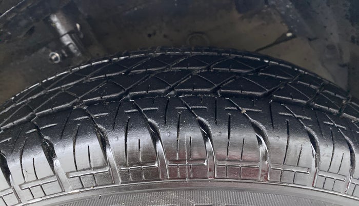 2015 Maruti Swift VXI D, Petrol, Manual, 71,525 km, Right Front Tyre Tread