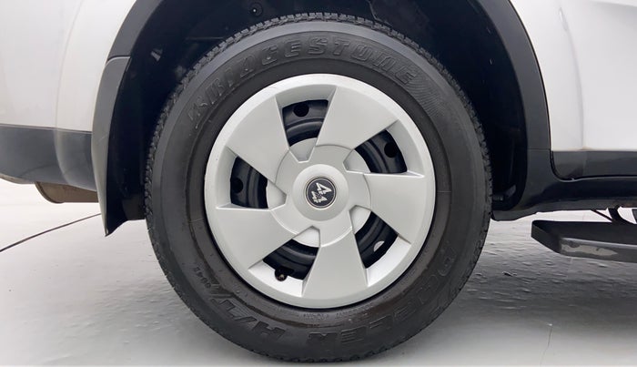 2016 Mahindra XUV500 W6 AT, Diesel, Automatic, 49,128 km, Right Rear Wheel