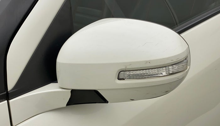 2015 Maruti Swift VDI ABS, Diesel, Manual, 1,17,890 km, Left rear-view mirror - Folding motor not working