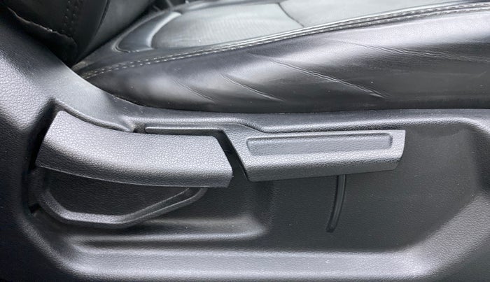 2019 Hyundai VENUE SX PLUS 1.0 TURBO DCT, Petrol, Automatic, 31,849 km, Driver Side Adjustment Panel