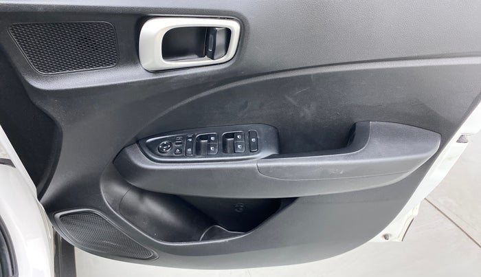 2019 Hyundai VENUE SX PLUS 1.0 TURBO DCT, Petrol, Automatic, 31,849 km, Driver Side Door Panels Control