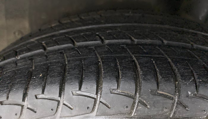 2016 Volkswagen Ameo HIGHLINE 1.2, Petrol, Manual, 32,065 km, Left Rear Tyre Tread
