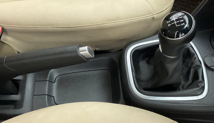 2016 Volkswagen Ameo HIGHLINE 1.2, Petrol, Manual, 32,065 km, Gear Lever