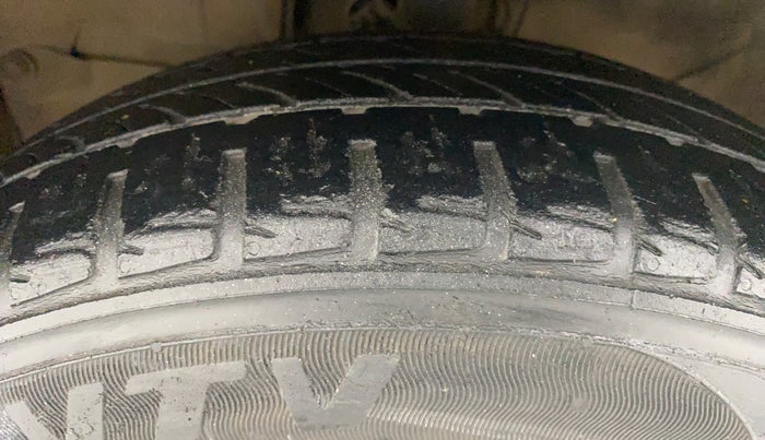 2017 Honda City V MT PETROL, Petrol, Manual, 33,872 km, Left Front Tyre Tread