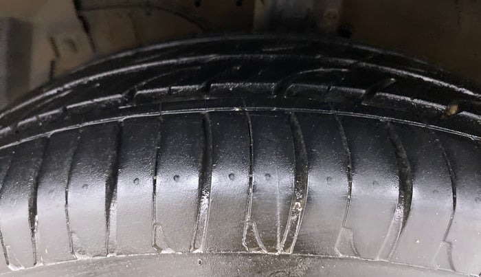 2017 Maruti Ertiga ZDI PLUS SHVS, Diesel, Manual, 40,876 km, Left Front Tyre Tread