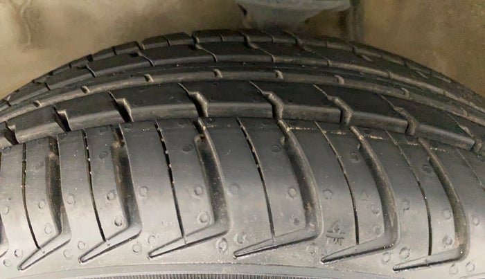 2016 Maruti Alto K10 VXI, Petrol, Manual, 65,484 km, Left Front Tyre Tread