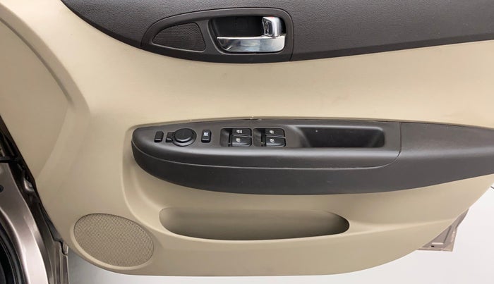 2013 Hyundai i20 SPORTZ 1.2, Petrol, Manual, 49,919 km, Driver Side Door Panels Control