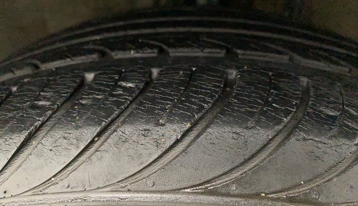 2013 Hyundai i20 SPORTZ 1.2, Petrol, Manual, 49,919 km, Right Front Tyre Tread