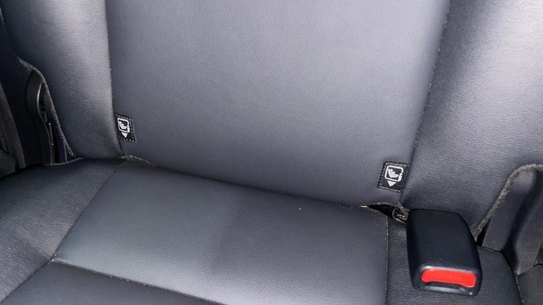 2022 Toyota Hilux Sr5 (4x4), Automatic, 31853 km, Child Seat Anchor Points