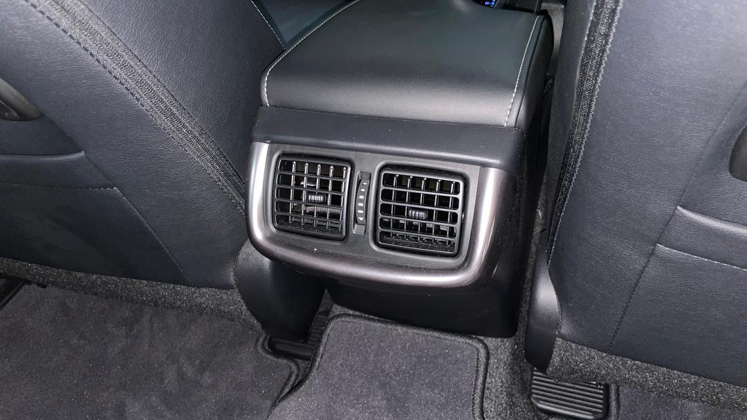 2022 Toyota Hilux Sr5 (4x4), Automatic, 31853 km, Rear A/C Vent