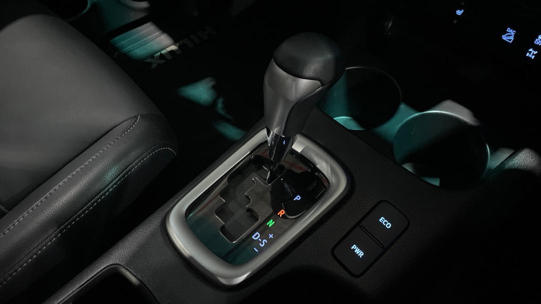 2022 Toyota Hilux Sr5 (4x4), Automatic, 31853 km, Gear Lever 
