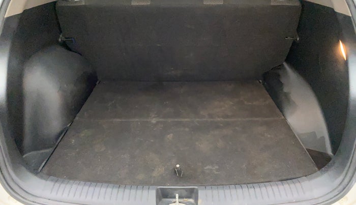 2017 Hyundai Creta E PLUS 1.6 PETROL, Petrol, Manual, 81,347 km, Boot Inside