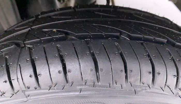 2019 Maruti Alto 800 LXI, Petrol, Manual, 25,392 km, Left Rear Tyre Tread