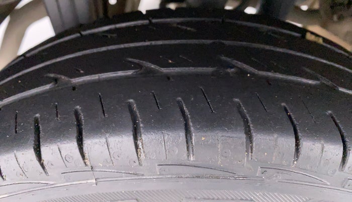 2019 Maruti Alto 800 LXI, Petrol, Manual, 25,392 km, Right Rear Tyre Tread