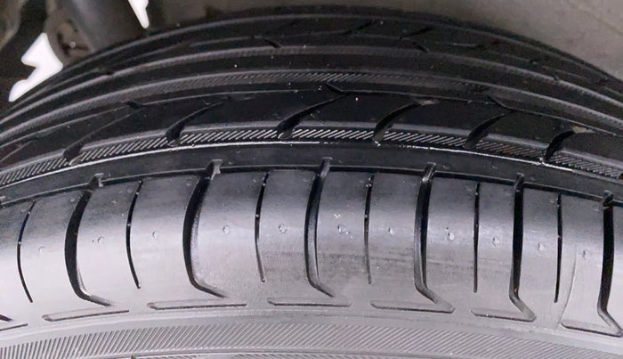 2013 Maruti Wagon R Stingray VXI, Petrol, Manual, 30,959 km, Right Rear Tyre Tread