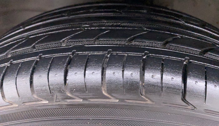 2013 Maruti Wagon R Stingray VXI, Petrol, Manual, 30,959 km, Left Front Tyre Tread