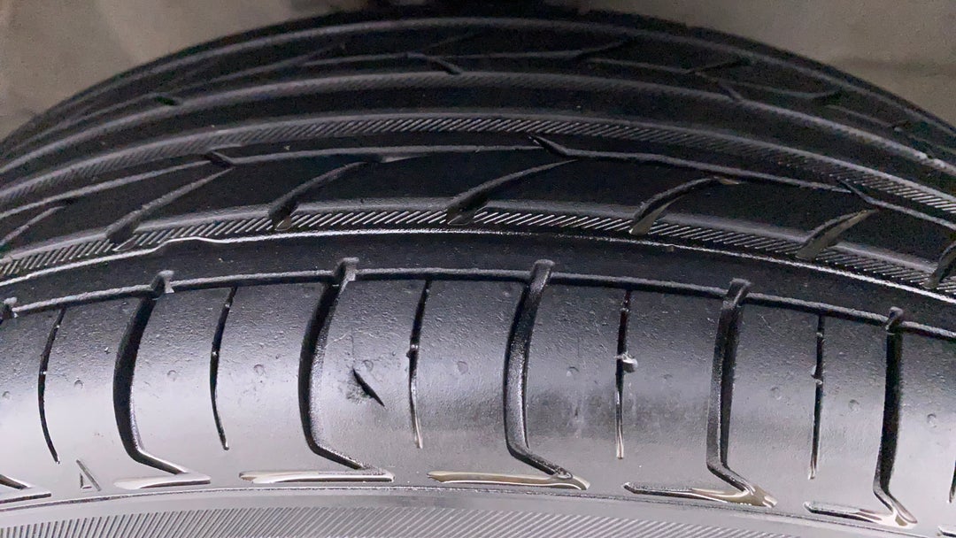 Right Front Tyre Tread