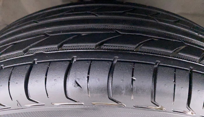 2013 Maruti Wagon R Stingray VXI, Petrol, Manual, 30,959 km, Right Front Tyre Tread