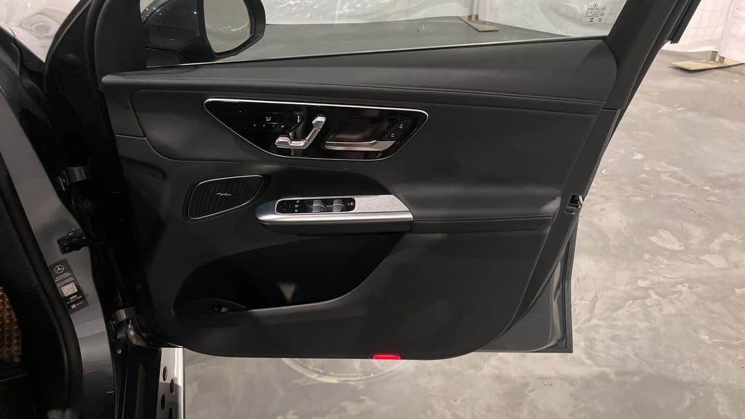 2023 Mercedes-benz GLC 300 4matic Mhev, Automatic, 25503 km, Speaker View